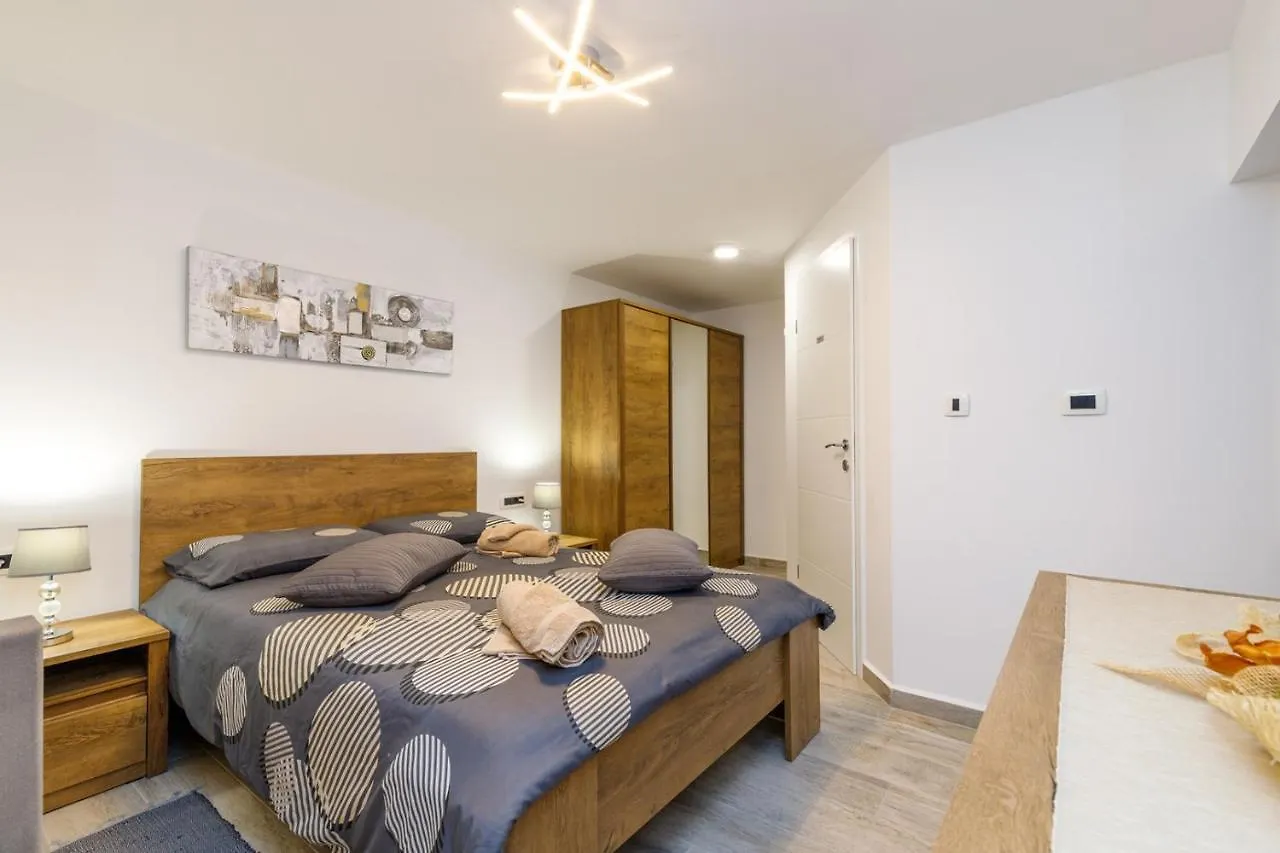 Hotel Maximilian&Stela Porec Affittacamere